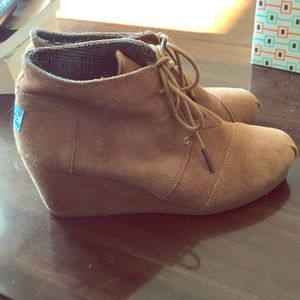TOMS wedges